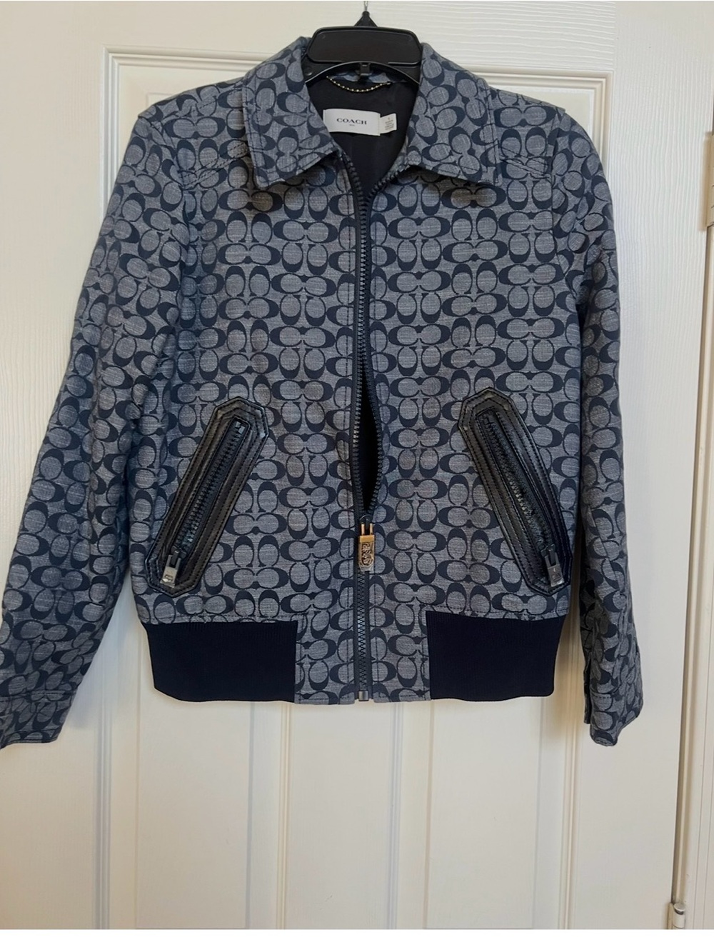 BUC13⭐️NWT Coach Navy Signature ladies Monogram Bomber Jacket Size 6